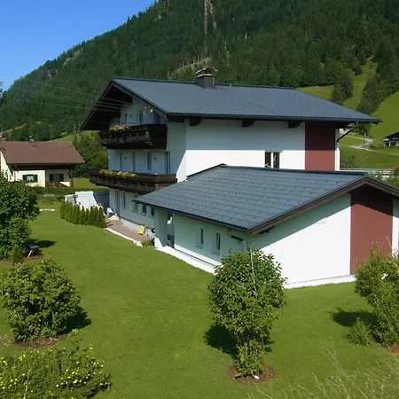 Gastehaus Walpurga Russbach am Pass Gschuett