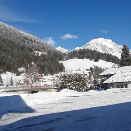 Gastehaus Walpurga Russbach am Pass Gschuett